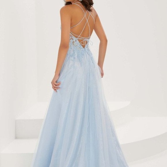 Christina Wu pale blue prom dress Size 4 - 6 - Picture 3 of 4
